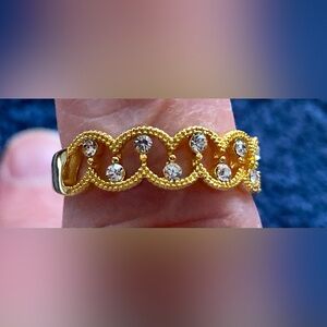 Estate Auction Sparkling Ladies Band Gold Tone With Crystal? Ring Size 7